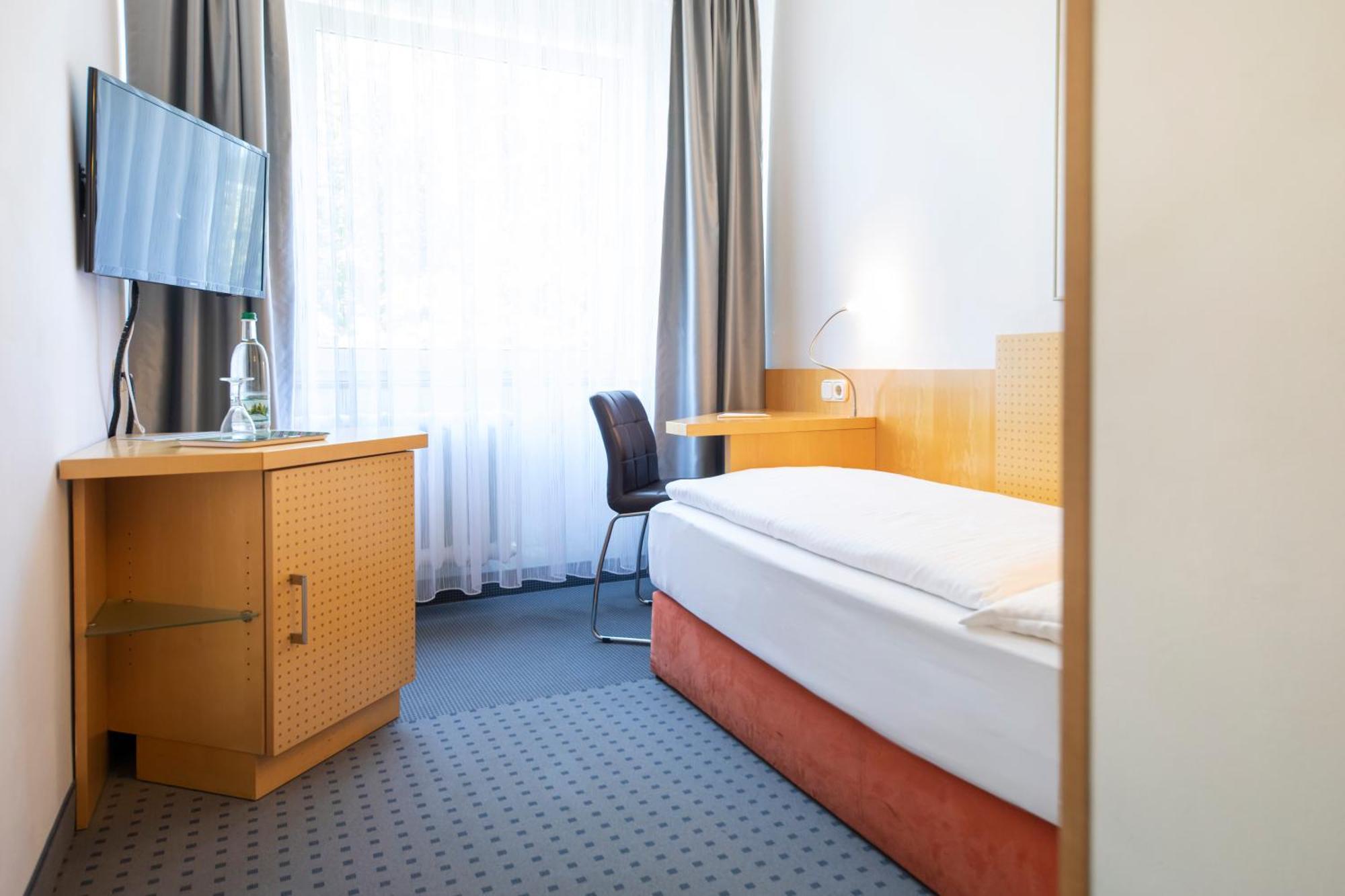 Achat Hotel Suhl Exteriör bild